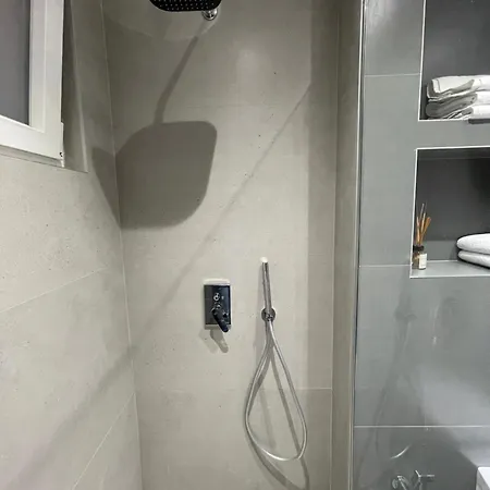 Stylish 1 Bedroom Apt 5 Min Walking From Skanderbeg Sq Apartmán *