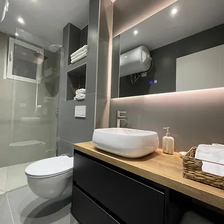 Apartmán Stylish 1 Bedroom Apt 5 Min Walking From Skanderbeg Sq Tirana