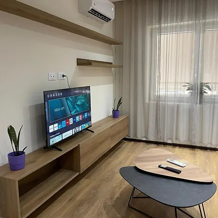 Stylish 1 Bedroom Apt 5 Min Walking From Skanderbeg Sq Apartmán